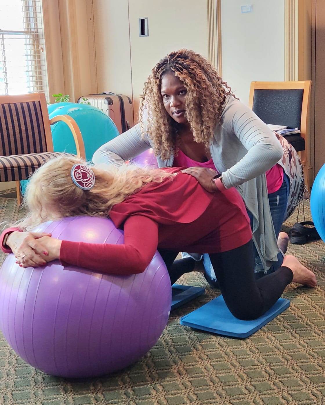 Double Hip Squeeze with Debra Pascali-Bonaro and DONA Birth Doula Student